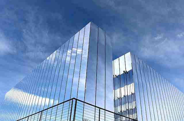 91网深扒社交媒体舆论制造工厂|年度大事件,91论坛里面是真的吗